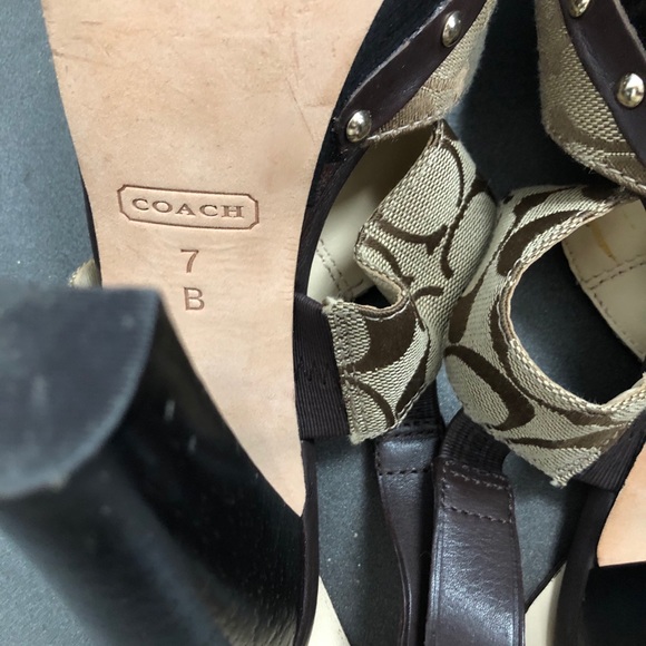 Coach Darcey Heels with Vintage Wristlet - Picture 11 of 17